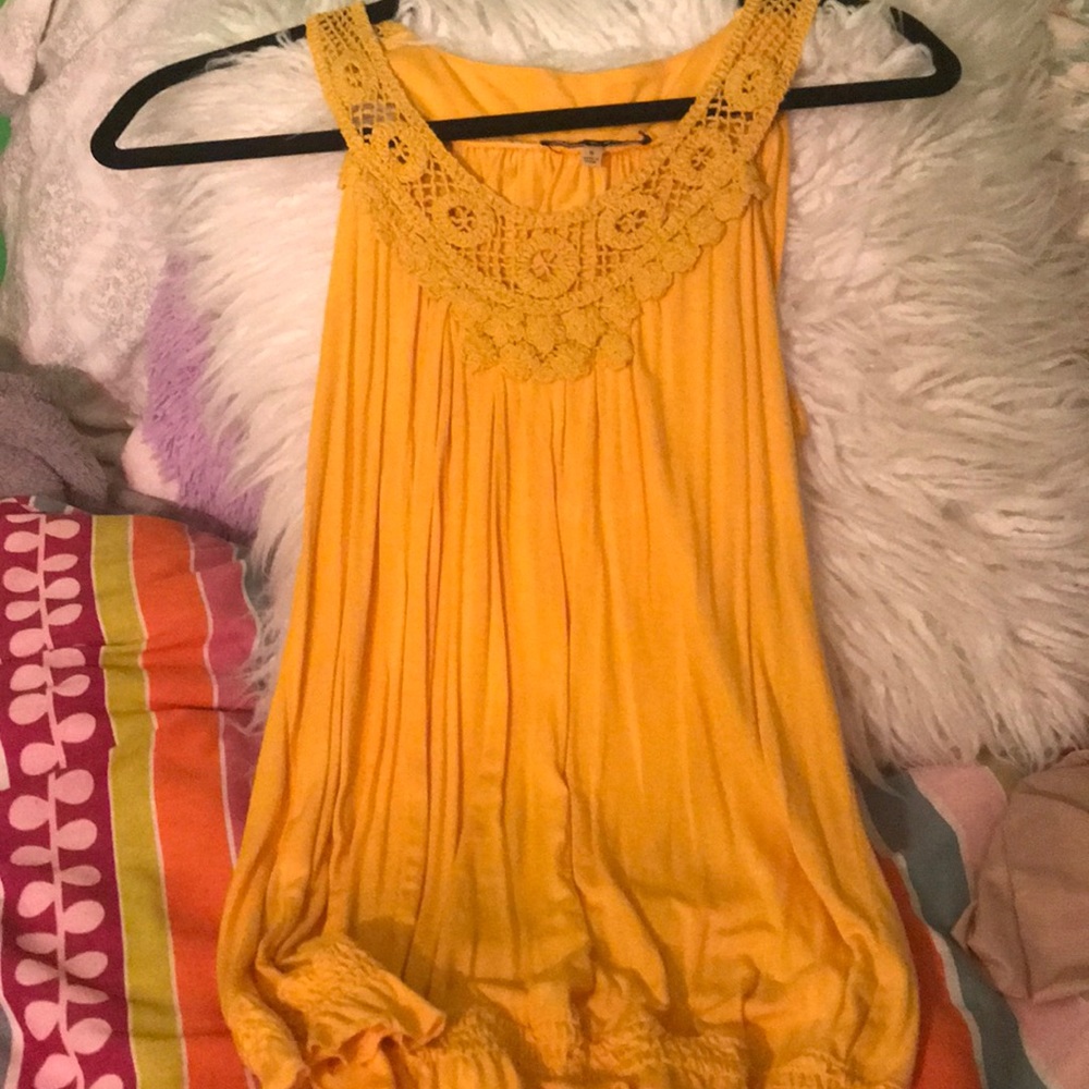 Cute yellow tank top👚